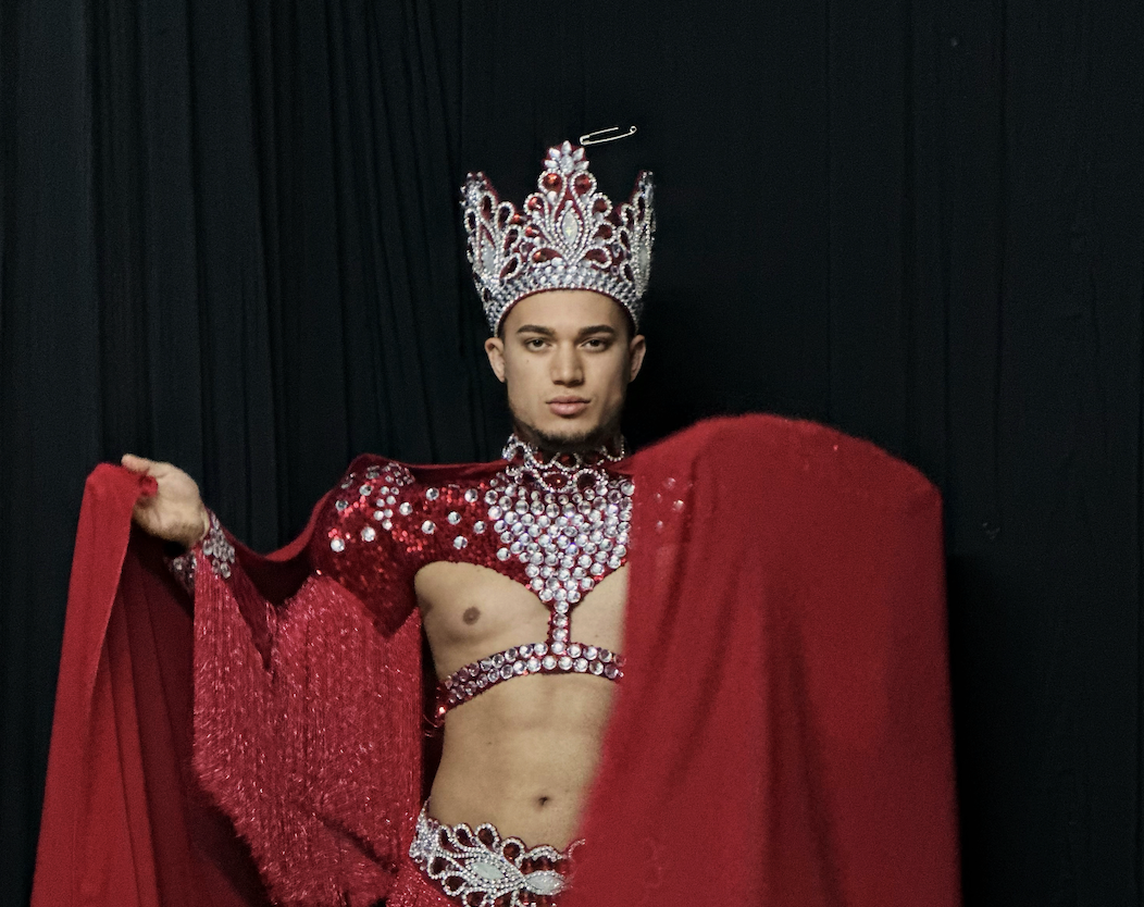 Zenne Emre Aşık: Sahne Sanatlarında Yeni Bir Yıldız